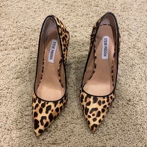 Leopard print pointed heels